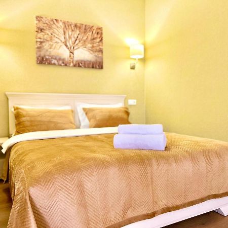 Central Park In The City Center Apartment Almaty Ngoại thất bức ảnh