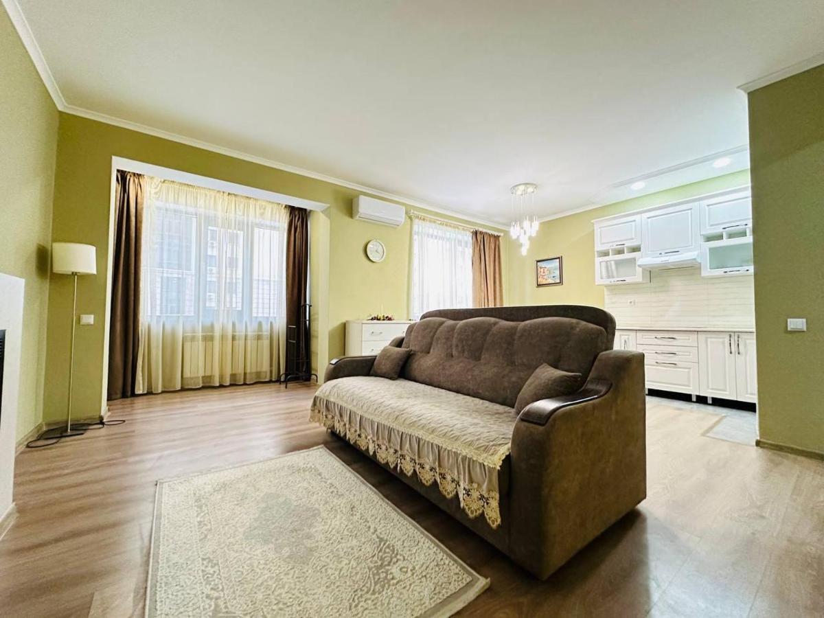 Central Park In The City Center Apartment Almaty Ngoại thất bức ảnh