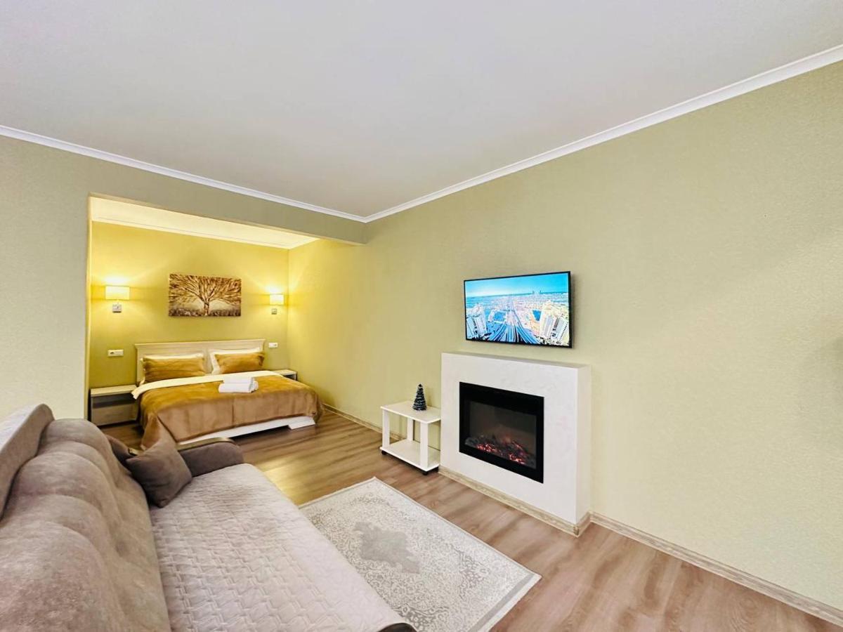 Central Park In The City Center Apartment Almaty Ngoại thất bức ảnh