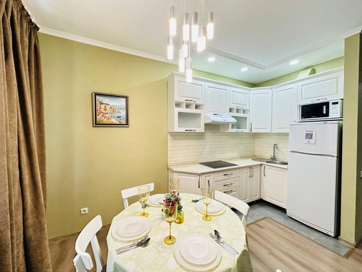 Central Park In The City Center Apartment Almaty Ngoại thất bức ảnh