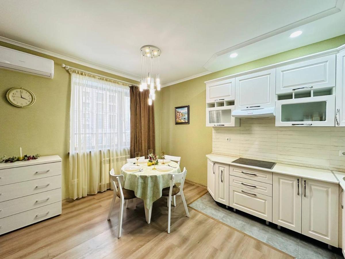Central Park In The City Center Apartment Almaty Ngoại thất bức ảnh