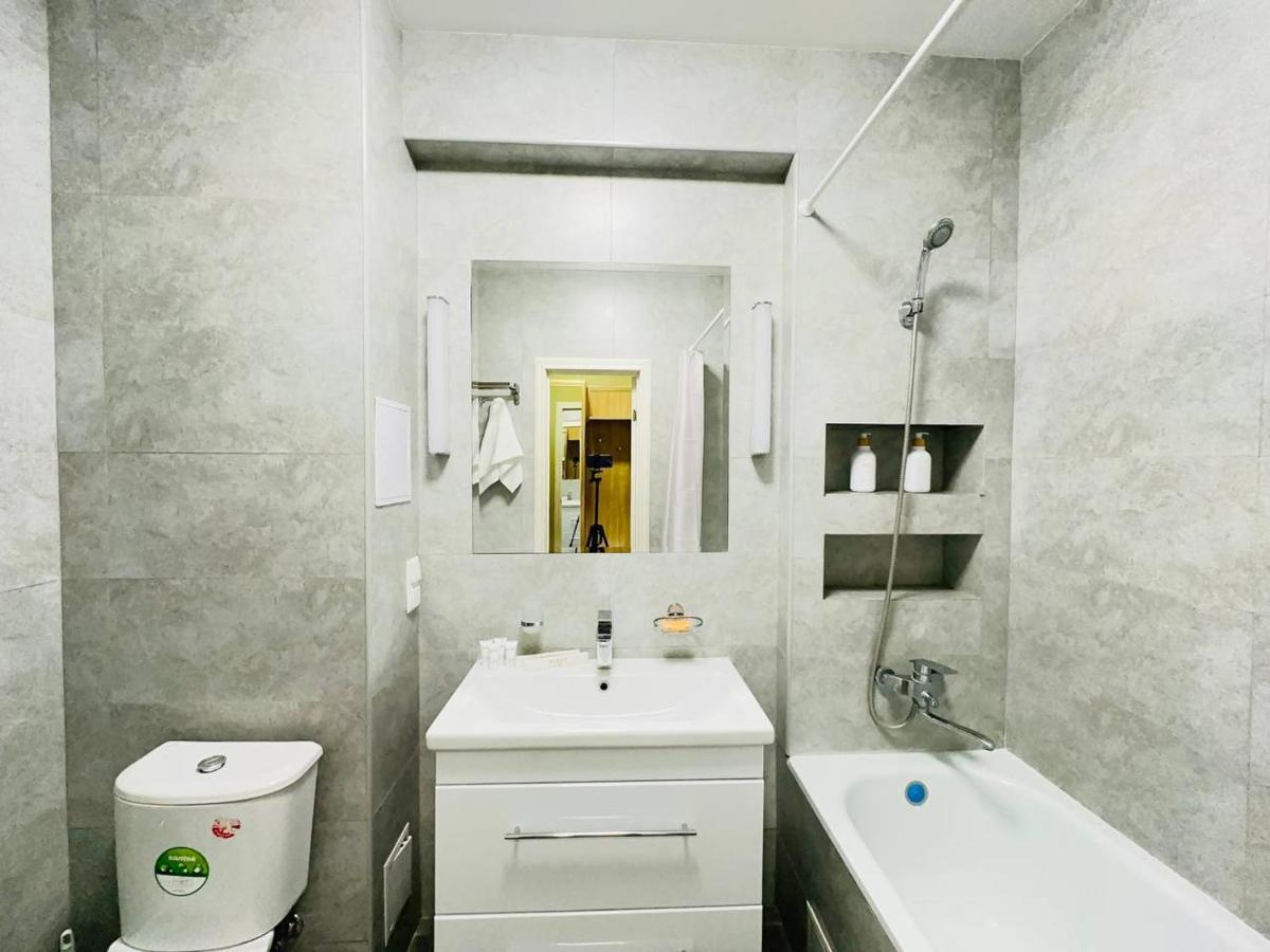 Central Park In The City Center Apartment Almaty Ngoại thất bức ảnh