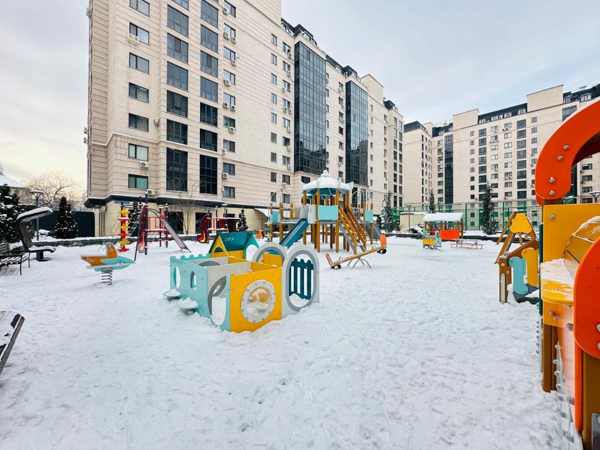 Central Park In The City Center Apartment Almaty Ngoại thất bức ảnh