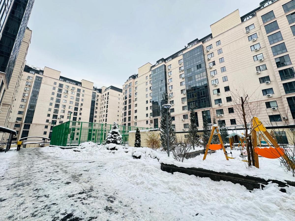 Central Park In The City Center Apartment Almaty Ngoại thất bức ảnh